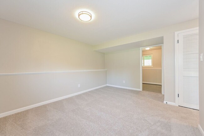 Building Photo - "Charming 4-Bedroom Home with 2 Full Baths...