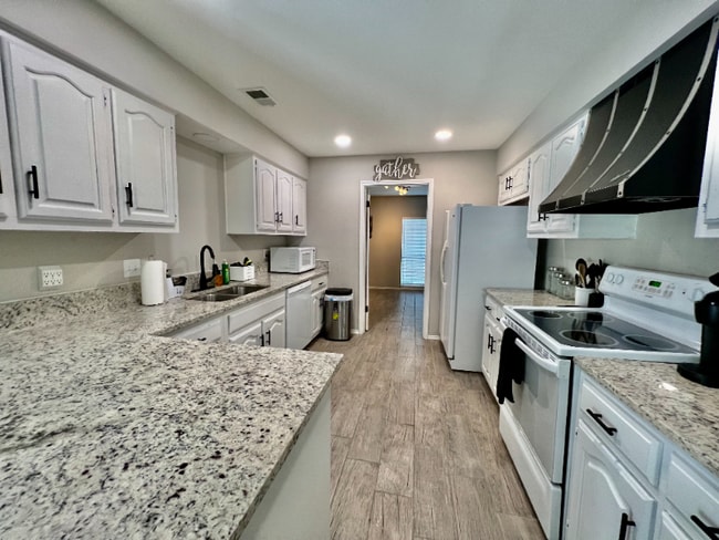 Building Photo - 550 Westoak