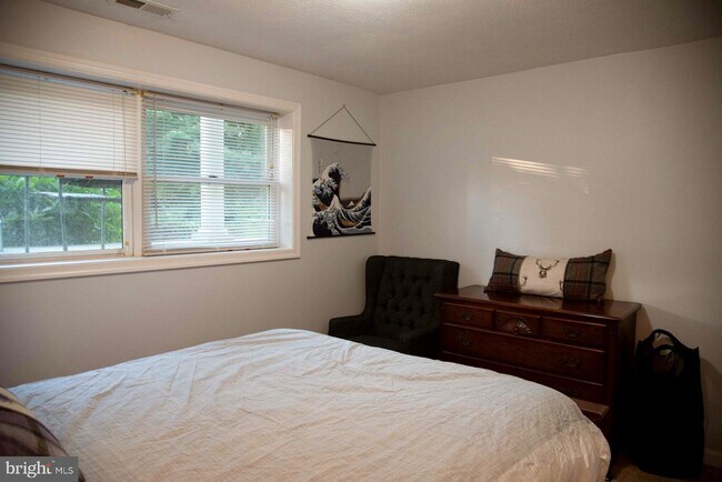 Building Photo - 43017 Fairgrounds Rd