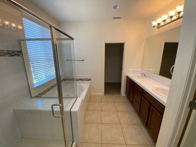 Building Photo - SE Reno - Damonte Ranch - 4 Beds 3 Baths
