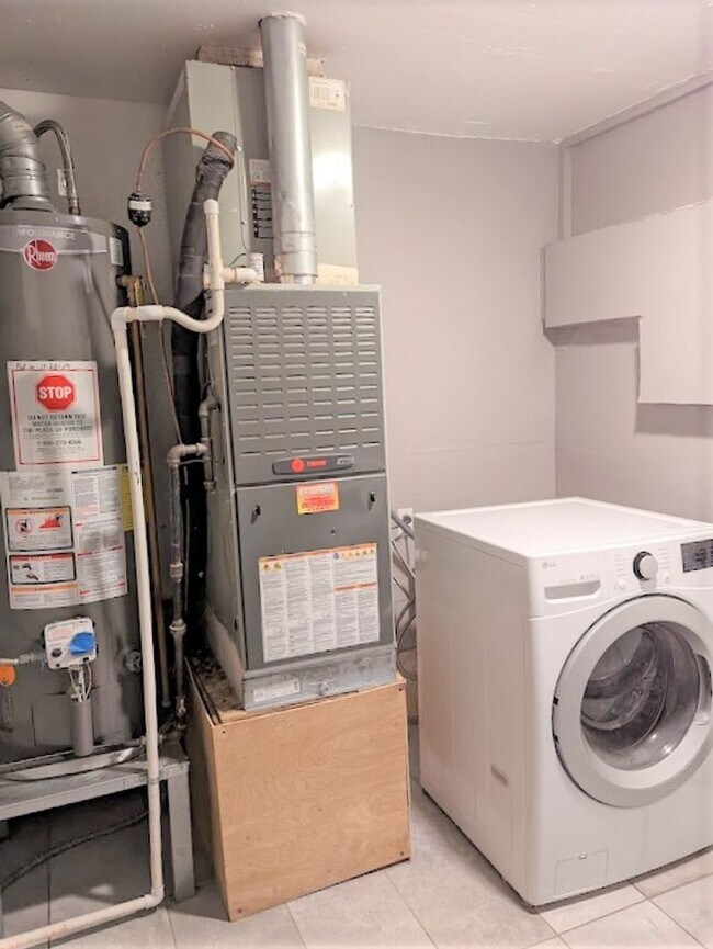 Building Photo - 2 Bed 1 Bath Plus Bonus Living/Office Cottage Style Home-The Village NW OKC