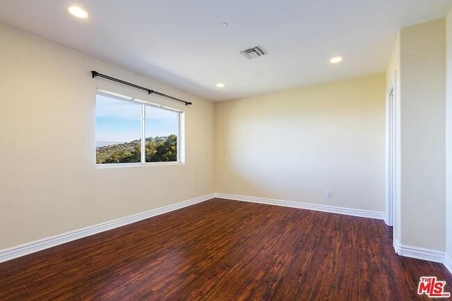Building Photo - 2514 Roscomare Rd