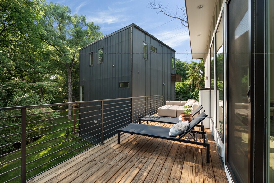 Building Photo - 113 McCall St