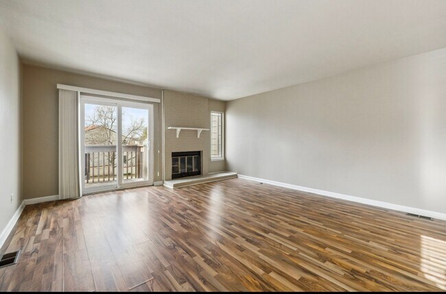Building Photo - $0 DEPOSIT OPTIONS. SPACIOUS 2 BED, 2.5 BA...