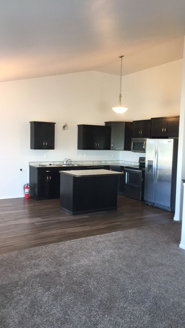 Building Photo - 3 Bed 3 Bath Twin Home