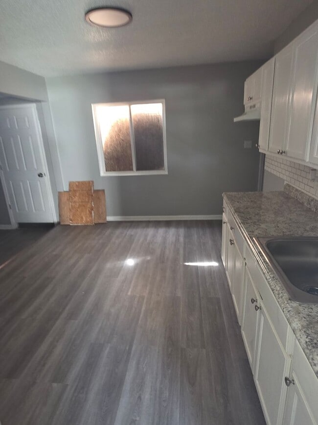 Building Photo - LIMITED TIME**1/2 OFF DEPOSIT**