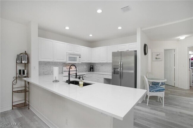 Building Photo - 700 Diamond Cir