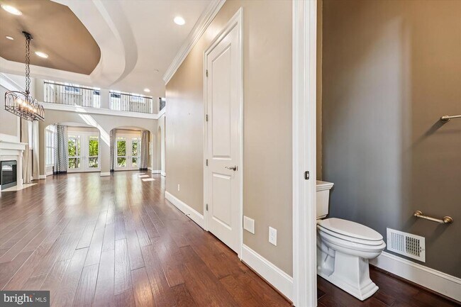 Building Photo - 448 Salk Cir