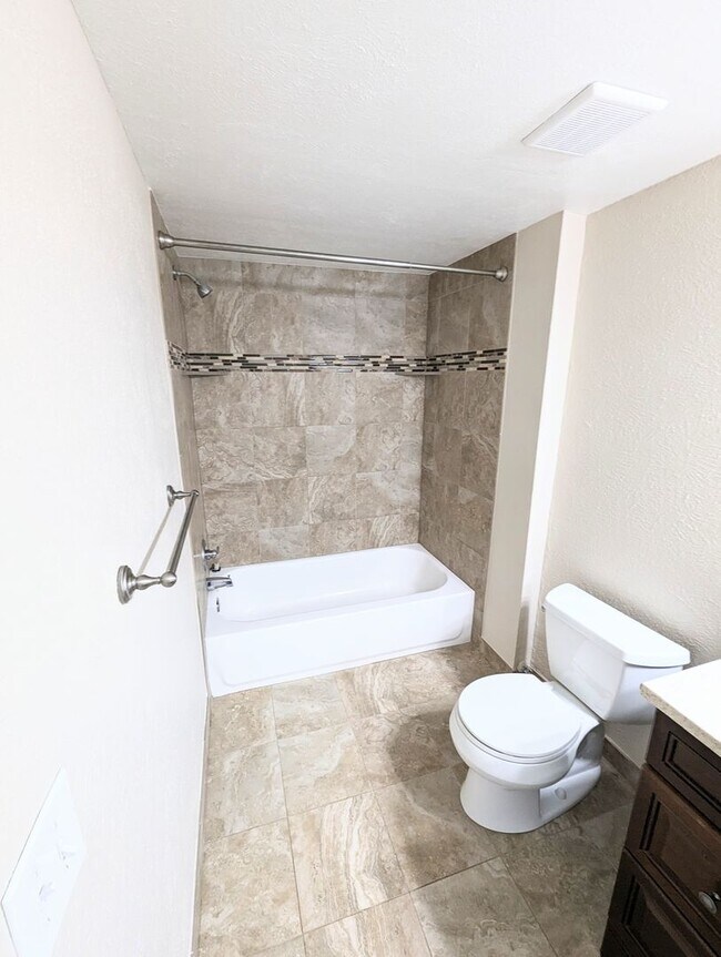 Building Photo - 2 Bed 1 Bath Condo Near Cherry Creek