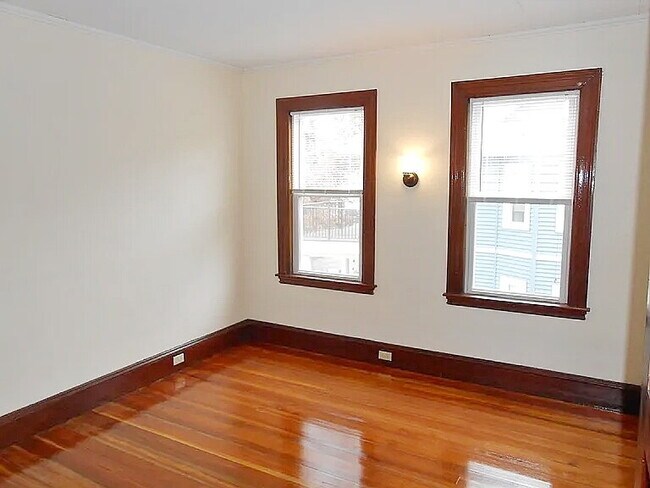 Building Photo - Spacious 3 Bedroom, 1 bath in prime Quincy location!
