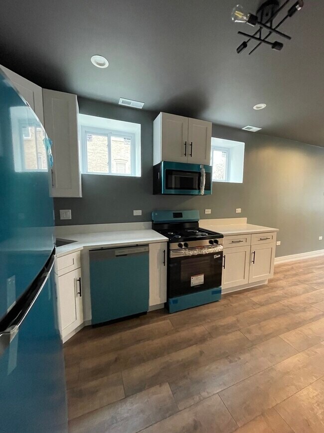 Building Photo - 1531 S Harding Ave