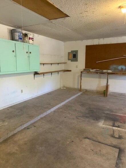 Building Photo - 7016 York Ave