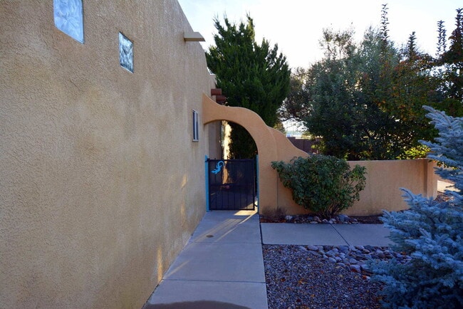 Building Photo - Location, Location!  3 Br, 2 Ba, fireplace in living room, lawn service included