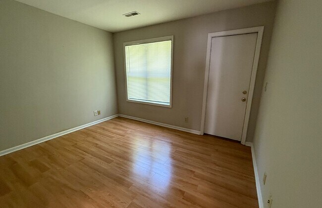 Building Photo - 3227 Bishop St