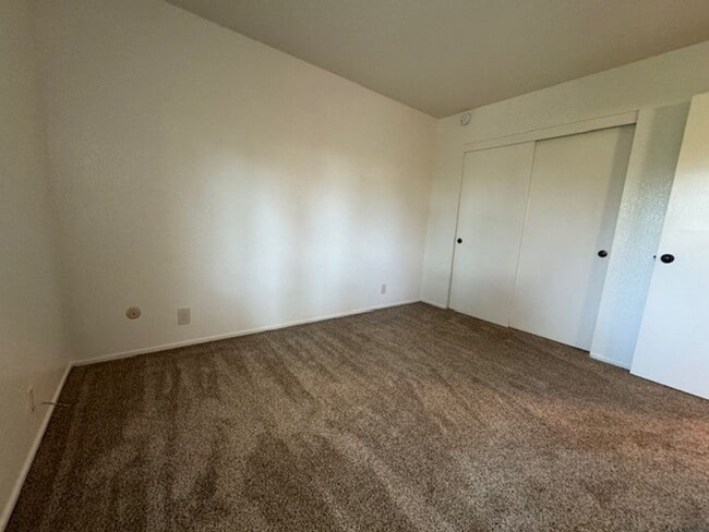 Building Photo - 1 Bedroom, 1 Bath condominium