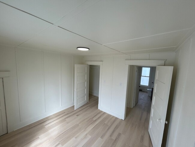 Building Photo - 404 Maple St