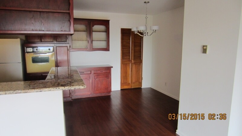 Building Photo - 10961 Palms Blvd