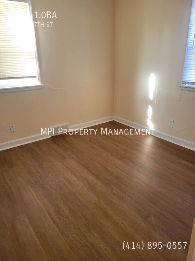 Building Photo - 5953 N 37th St