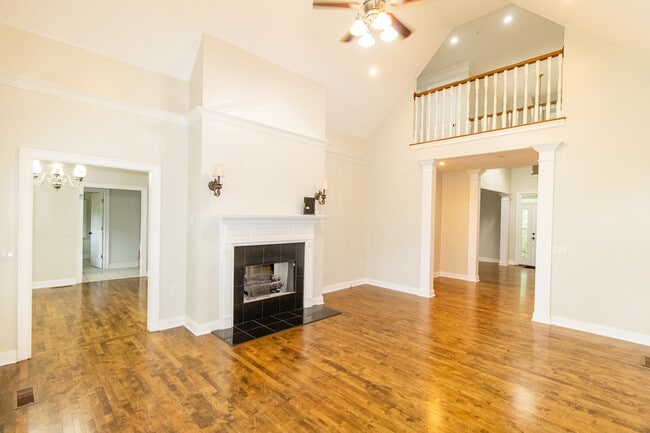 Building Photo - 906 Monarch Cir