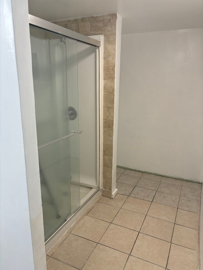 Building Photo - Harbor Lights 1-Bedroom – Pool, Courtyard, & Steps to Shopping