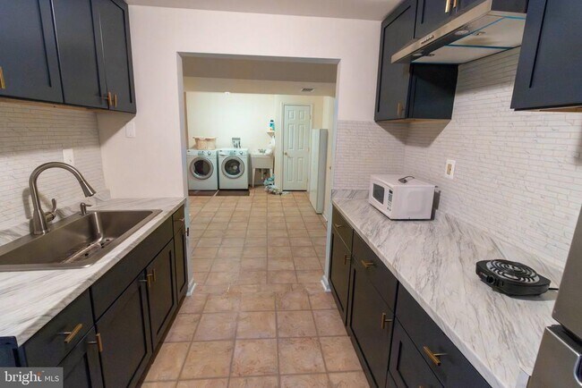 Building Photo - 4 Fieldstone Ct