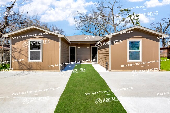 Primary Photo - 8837 Crestview Dr