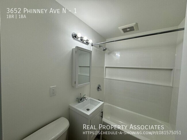 Building Photo - 3652 Phinney Ave N