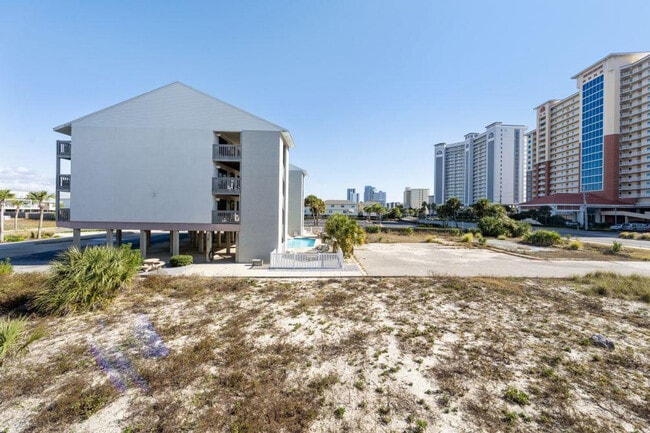 Building Photo - 344 E Beach Blvd