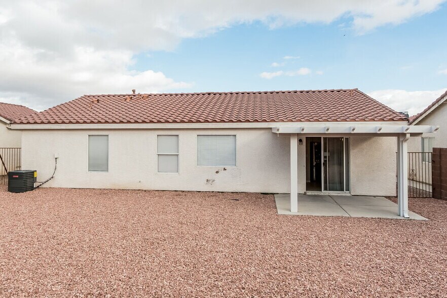Building Photo - 3009 Honeysuckle Ave