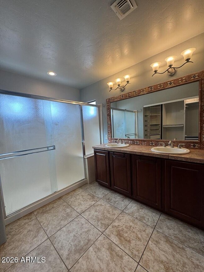 Building Photo - 1971 Knowlton St