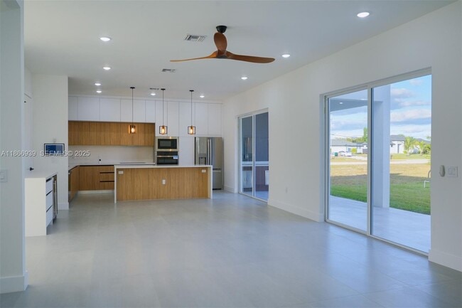 Building Photo - 5 SW 26th Pl