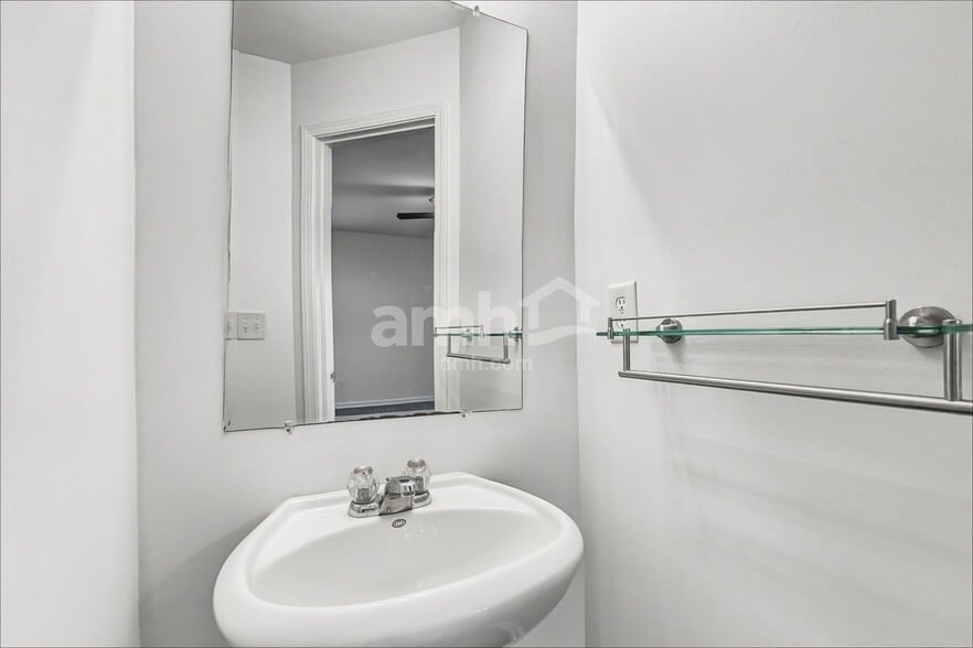 Building Photo - 14716 Castletown House Dr