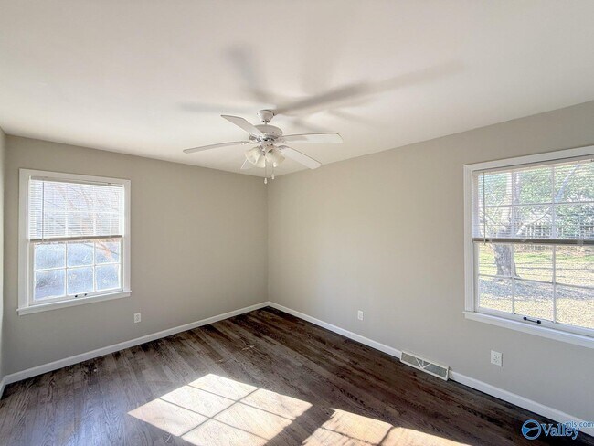 Building Photo - 1729 Laverne Dr NW