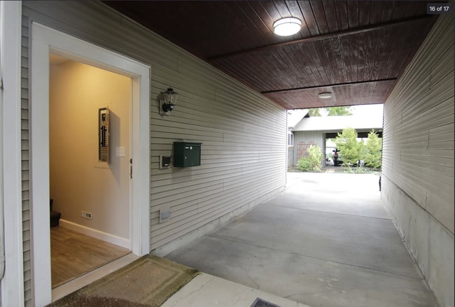 Building Photo - 1126/1128 E 29th Ave