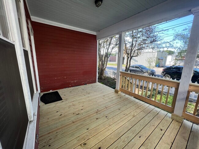 Building Photo - 1608 Dock St