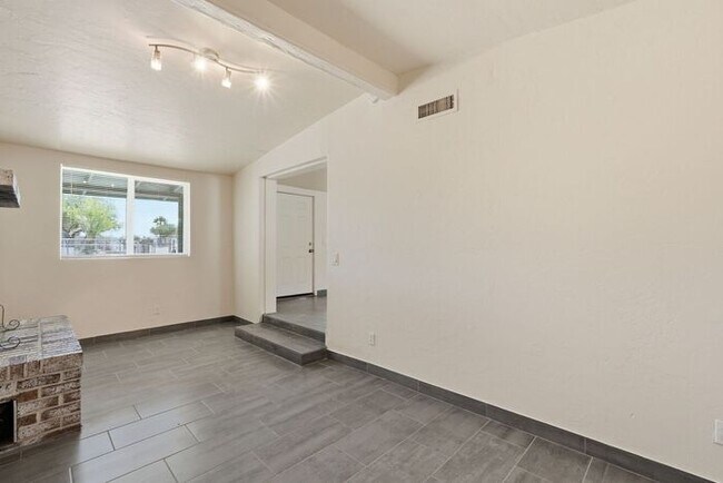 Building Photo - 4608 Fremont Ave