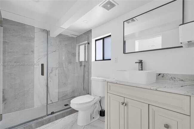 Building Photo - 14970 Leisure Dr