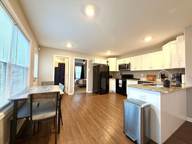 Building Photo - 925 Woody Hills Dr