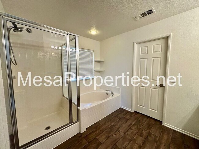 Building Photo - 14350 Jackrabbit Ln