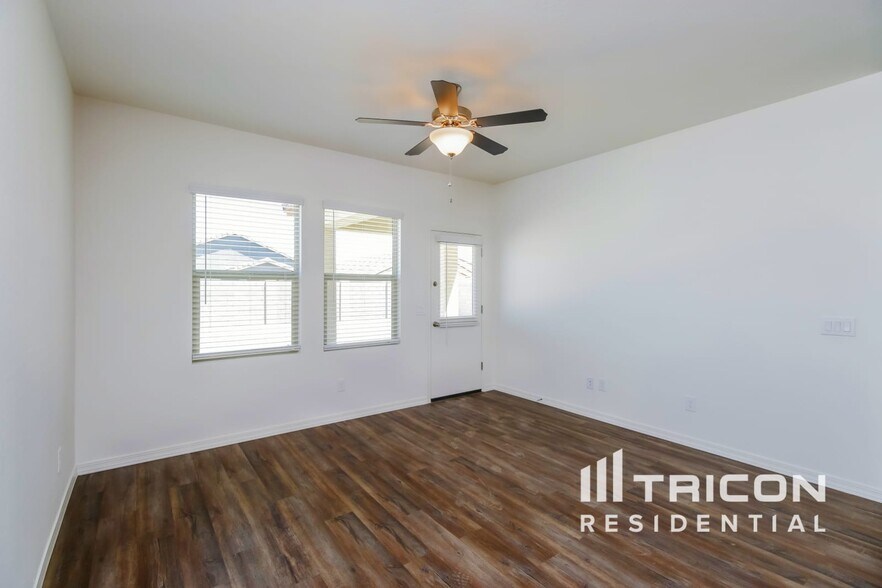 Building Photo - 4578 W Saddlebush Way