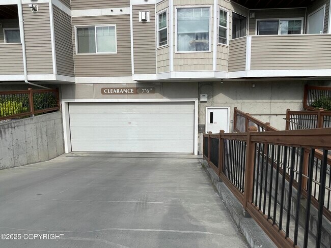 Building Photo - 11351 Discovery View Dr
