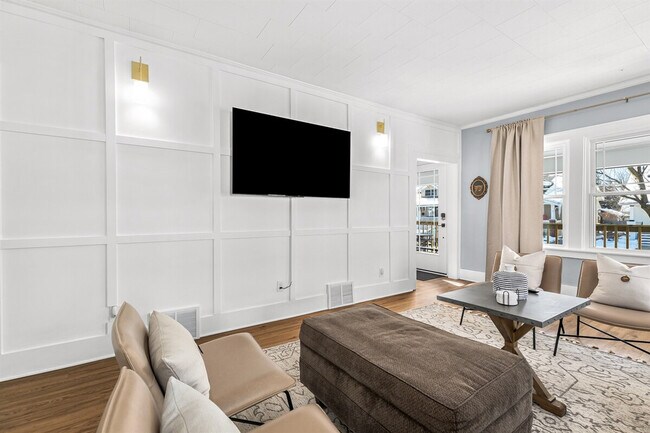 Building Photo - 419 S Kenwood Ave