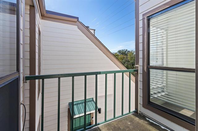 Building Photo - 2301 Balsam Dr