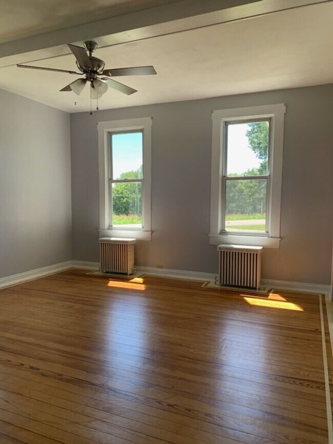 Building Photo - 3911 Old Hwy 100