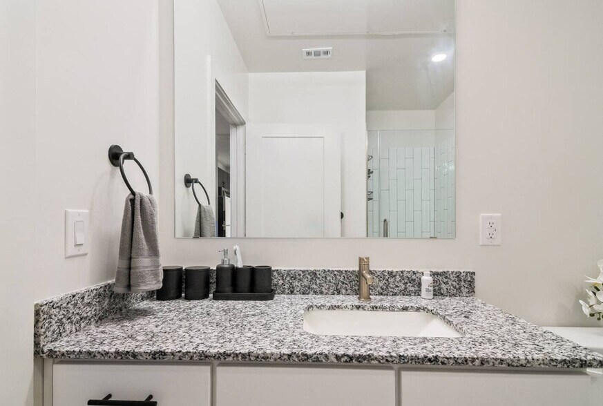 Building Photo - 4204 Greeley St