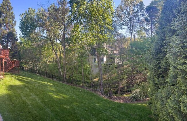 Building Photo - Beyond Stunning Home!