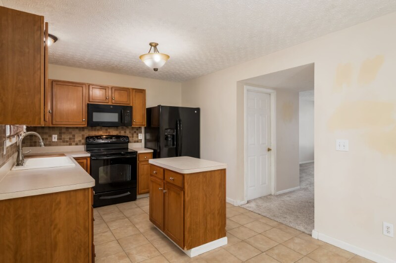 Building Photo - 8651 Olenbrook Dr