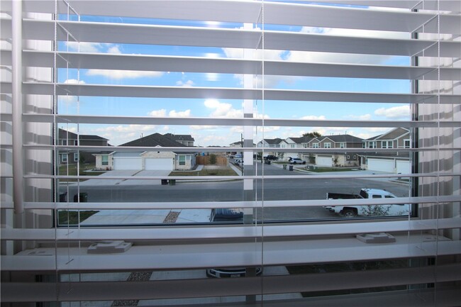 Building Photo - 589 Peace Dr