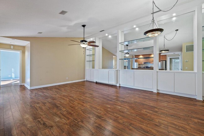 Building Photo - 7801 Geminata Oak Ct