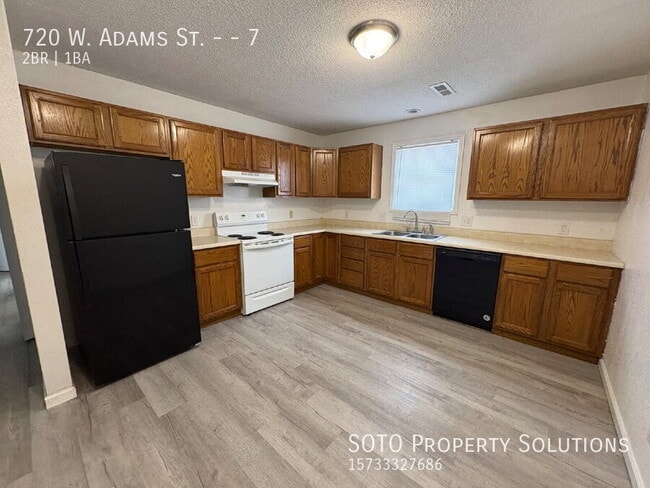 Building Photo - 720 W Adams St